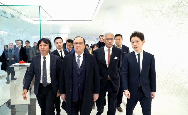 周扬青深夜与友人畅饮,疑似绯闻富豪男友首出镜_罗昊
