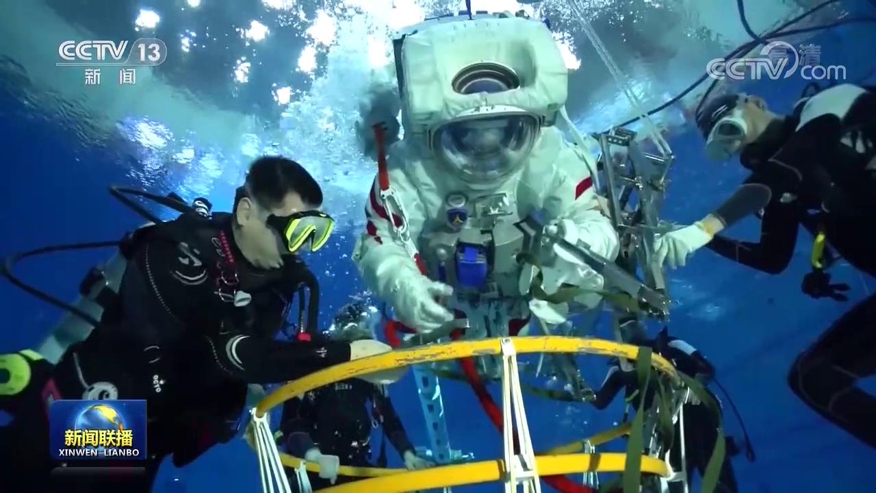 原创天宫空间站失重水槽公开核心舱等比例复现还有机械臂