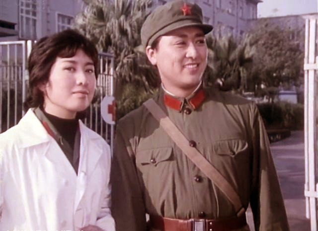 80年代男星宫喜斌:不幸早逝,将悲痛留给妻子_张百爽