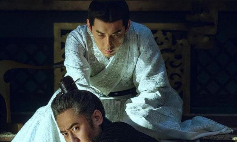 原创曹睿一生打压司马懿,为何临死仍命其辅政,从无到有,皆由此2人