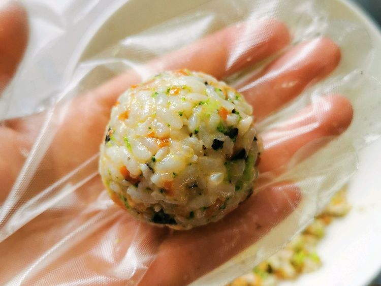 低脂鸡肉杂蔬饭团,做法简单,好吃又好看,孩子很喜欢吃
