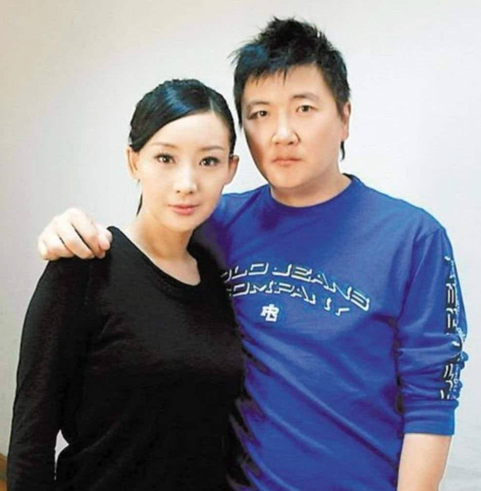 因为在这篇文章中辛欣提到她和孙楠之间出现了第三者,外界怀疑这个第