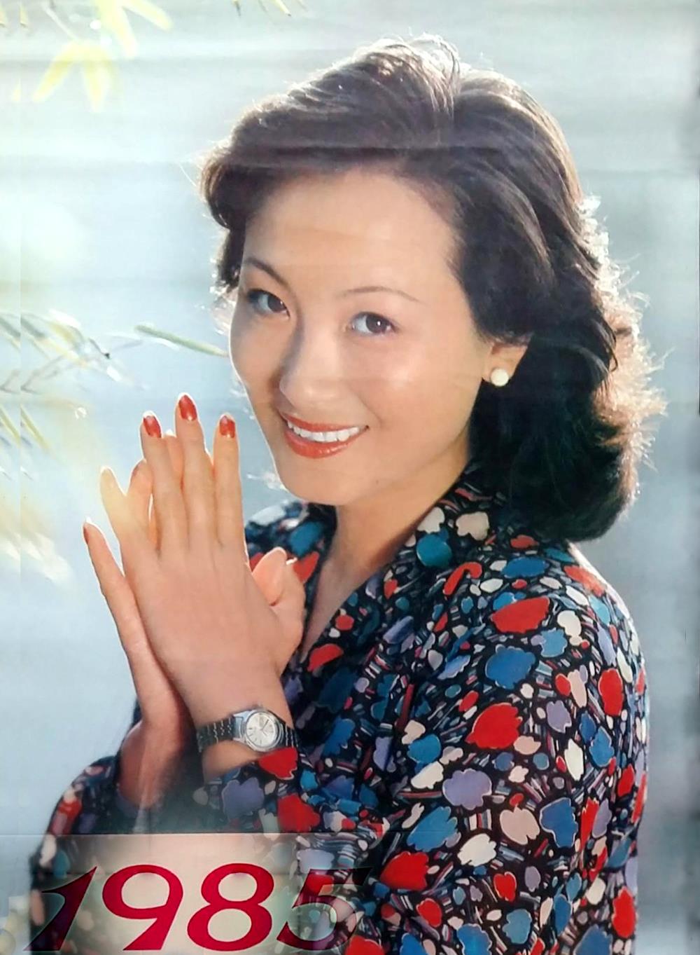 原创美好时光,1985年原版挂历上的12位女星,恰似非凡的荷花仙子