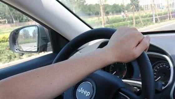 原创 手还是双手开车?