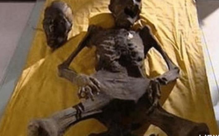 女子因难产昏厥,家人误认为已死下葬,200年后揭开棺中