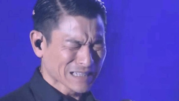 刘德华公开下跪道歉祸从口出惹麻烦网友敢再说一次就完了