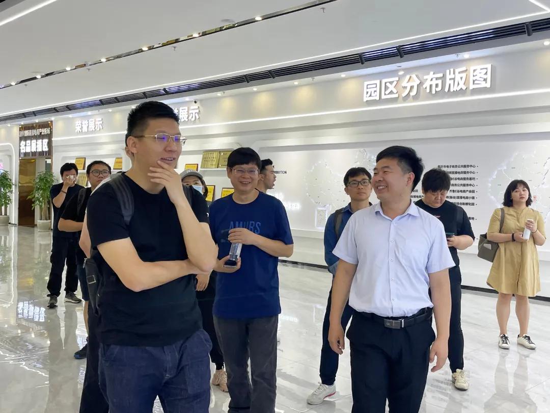 快手高级副总裁笑古,马宏彬一行莅临新谷集团临沂总部参观考察