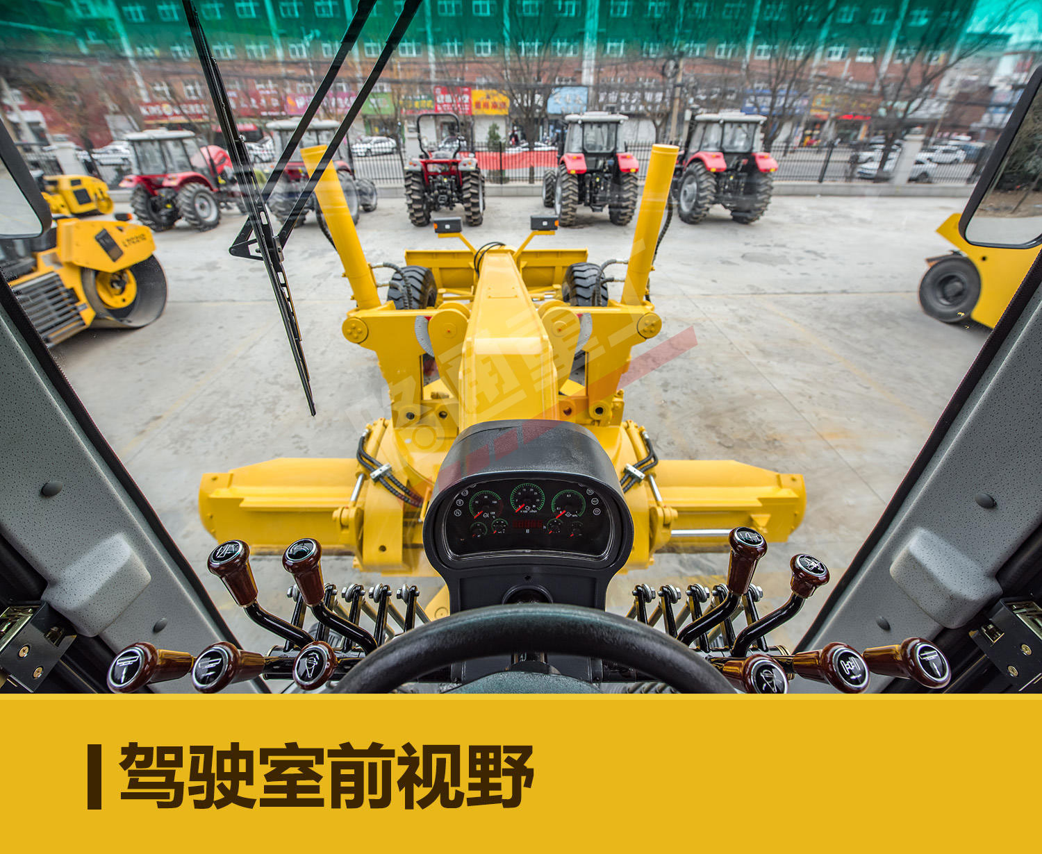 开路先锋,路通135-220马力液式驱动自行式平地机