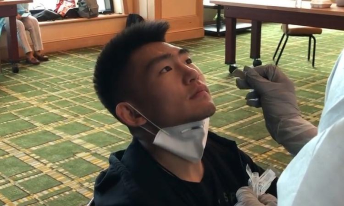 原创明星做核酸检测被拍刘晓庆淡定赵露思搞怪江疏影花容失色
