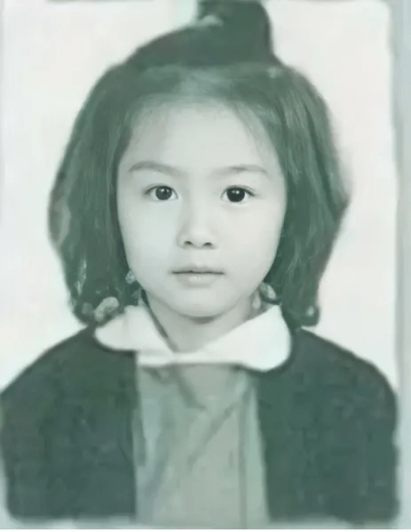 陈红 1968年 陈红小时候五官就很标致,一直都觉得她才是那个年代最