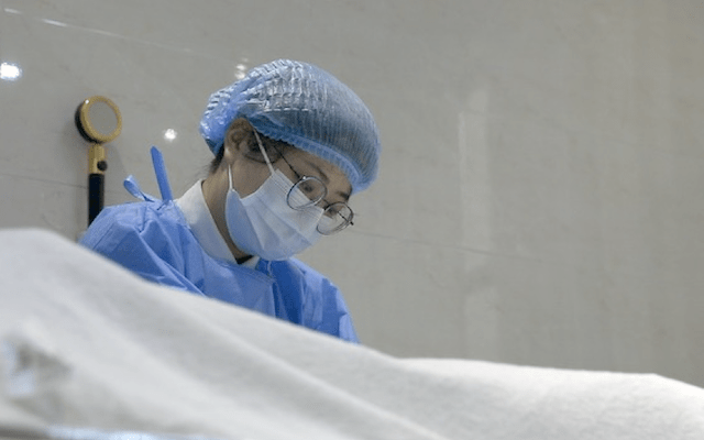入驻殡仪馆的95后女孩,每年处理400具遗体:死亡,也需要体面