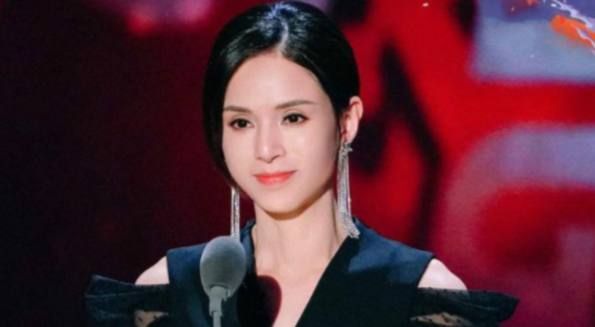 55岁李若彤,周润发一句话改变人生,如今走出低谷做自己?