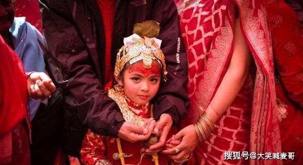尼泊尔"少女婚",只有纯洁少女可以参加,参加后一生不会守寡