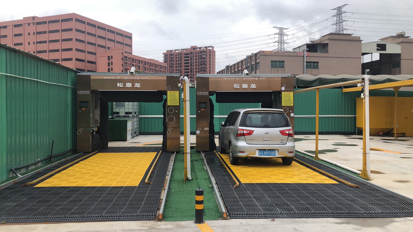 广东子光智能自助洗车机,让洗车更方便.