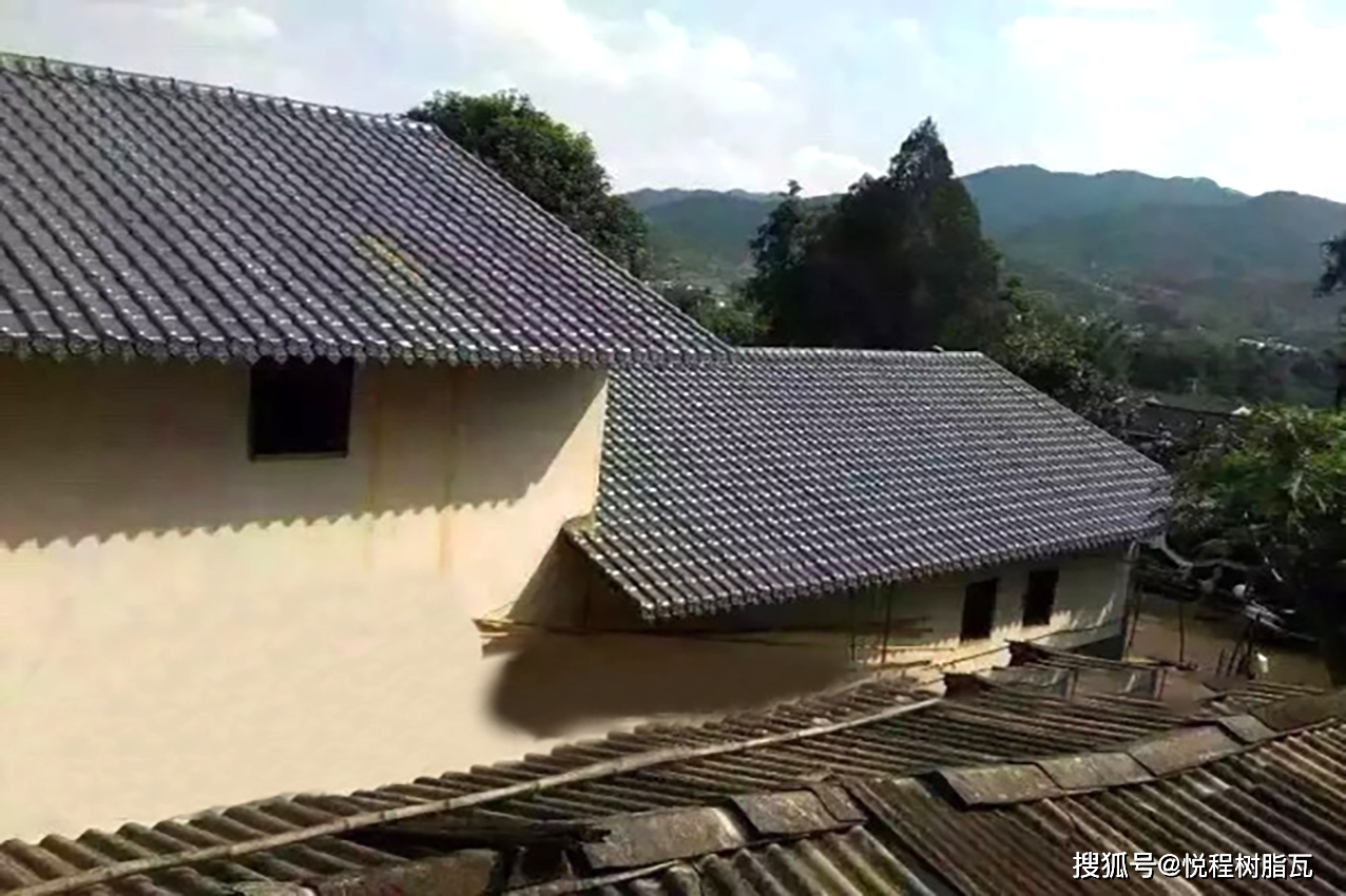 农村老房子屋顶换树脂瓦