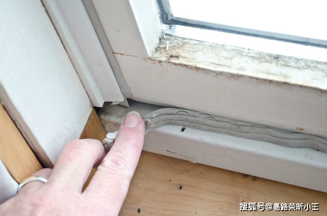 如果在安装窗户过程中使用了此种劣质的玻璃压条,那么窗户漏水也是再