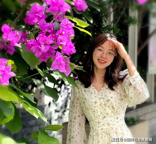 张婷瑶老师毕业于乐山师范学院美术学专业,从教5年,"双流区优秀员工"