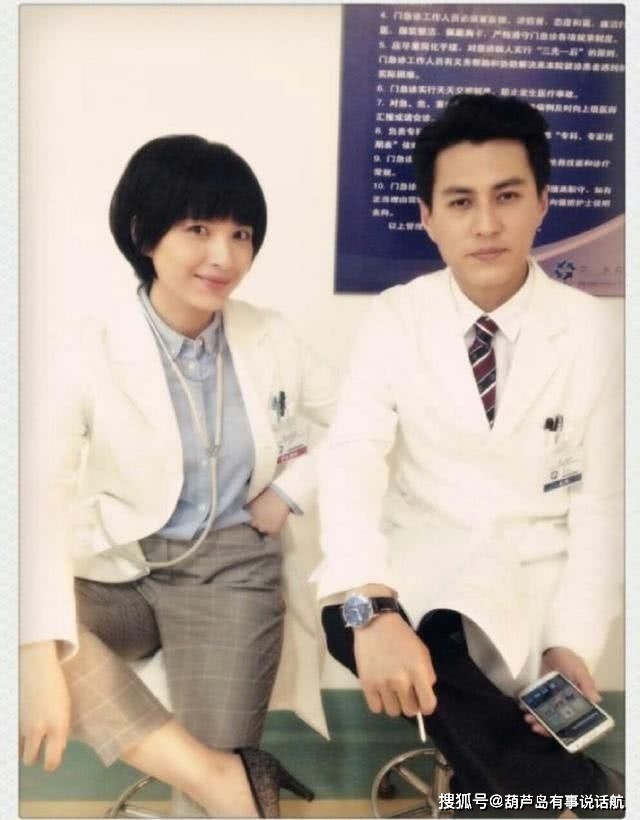 靳东妻子李佳近照,李佳离过一次婚,此后他们彼此陪伴