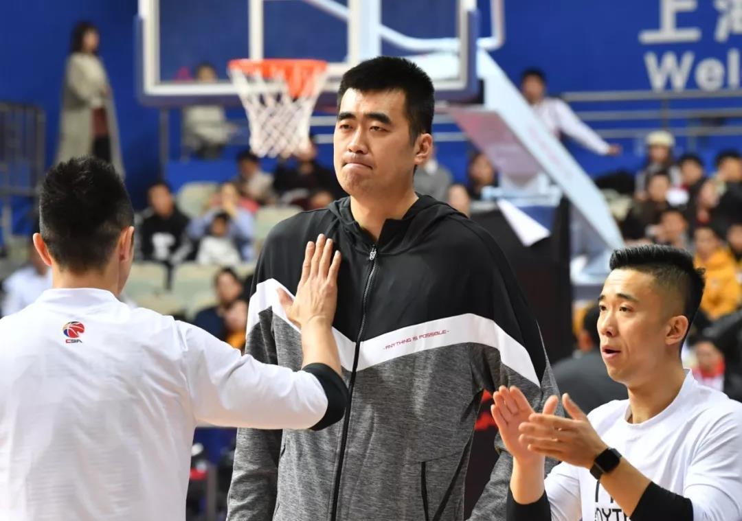 原创打过ncaa,誉为姚明接班人,镇守上海禁区十年的他还值得顶薪吗?