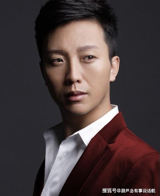 原创43岁李玉刚近照,网友直言:面部发福认不出,他如今仍单身一人