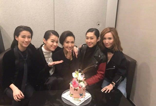 香港女明星不爱美颜?袁咏仪被滤镜吓吐,这些姐妹团更是从不比美