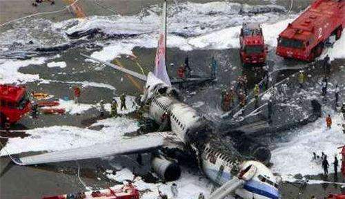 原创名古屋空难,副驾驶"误踩"油门,"人机对抗"4秒后,264人丧生
