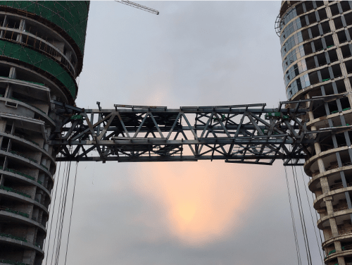 中建三局珠海东西汇项目钢结构高位连廊提升完成