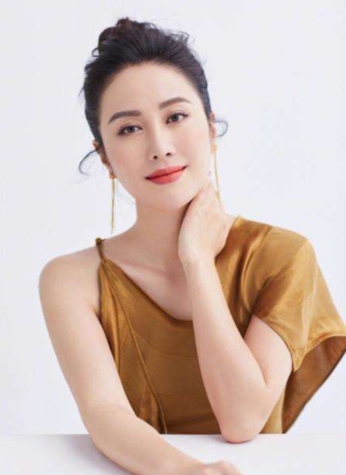 原创她是tvb最美女星叶璇,因医生玩手机致手术失败,如今怎么样了?