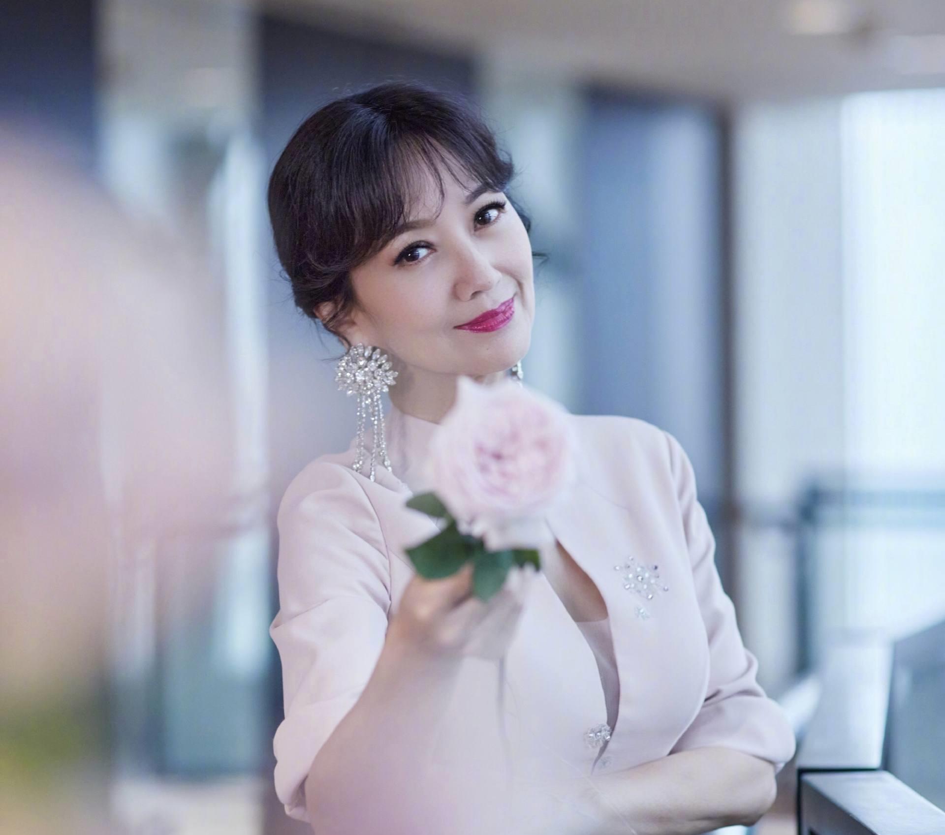 原创10位优雅老去的女星,与整容脸绝缘,年龄越大越有气质