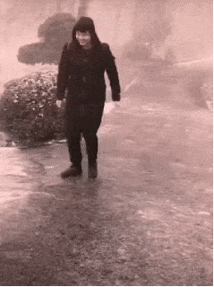 大姐有手有脚地出来干这个?别出来丢人了,网友:没有一