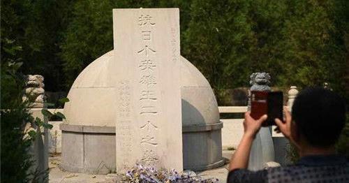 抗日英雄王二小13岁壮烈牺牲,玩伴守墓60年,背后真相让人痛哭