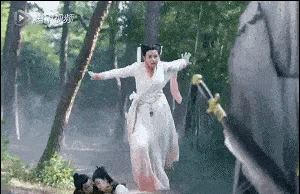 8位女星同是吊威亚,谁动作干净利落,谁笨拙僵硬,差距一目了然