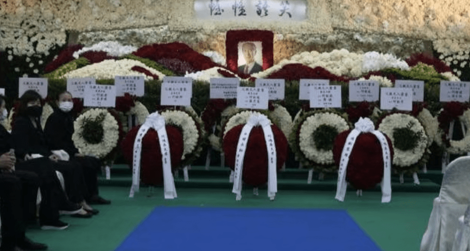 原创赌王棺木价值800万,葬礼现场奢华费用高,赌王遗体明年才下葬!