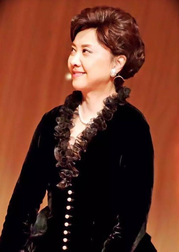 "女儿国国王"朱琳:网曝暗恋唐僧35年,今68岁气质优雅如初