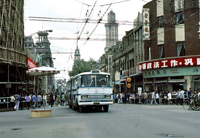 老上海的记忆:1983年拍摄的上海老照片_东路