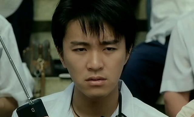 或者是这样的,强颜欢笑,憔悴沧桑.