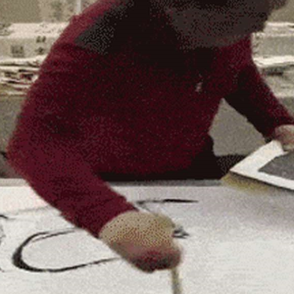 搞笑gif:哥们,你家里这么脏,别人还敢进门吗?