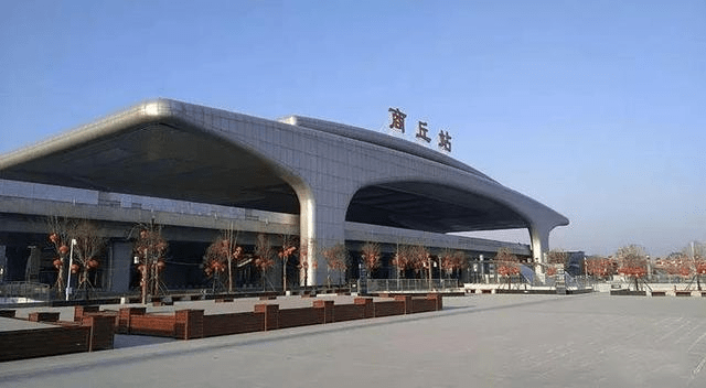 强降雨导致部分列车晚点停运 商丘火车站迅速启动应急预案