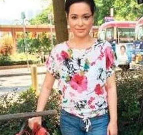 她当年差点嫁给吴京,恋上富商后悔婚,今47岁沦落菜市场卖鱼!