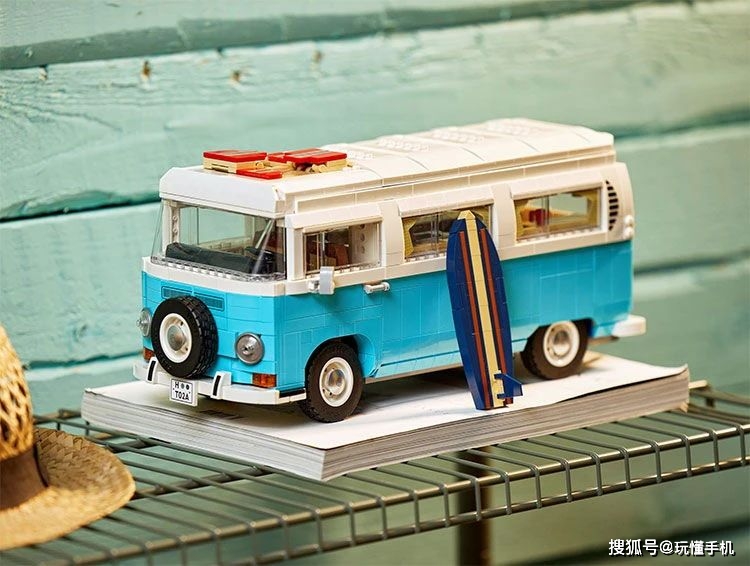 乐高推出t2campervan大众二代露营面包车拼装模型两千多块积木