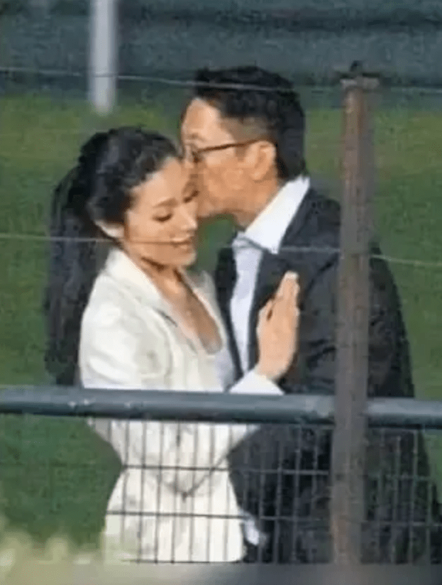 原创赌王葬礼李嘉欣不仅没出席还深夜晒照挑衅看何超琼如何霸气反击