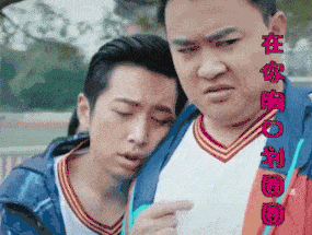 来源:soogif简单来说,想要解决胸口长痘的问题,最好也像清洁脸部一样