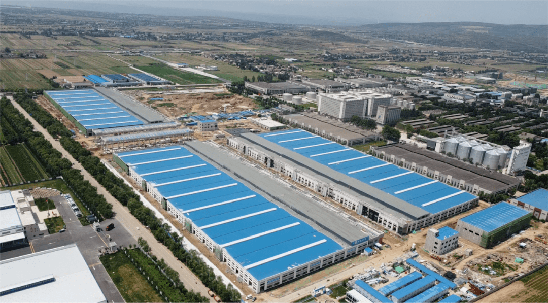 惠进才在项目现场要求,西凤公司要围绕凤香型白酒产业基地建设,突出