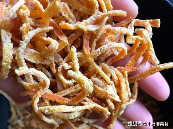 橘子皮比肉还珍贵,可惜多数人当垃圾扔掉,做成零食把它变废为宝