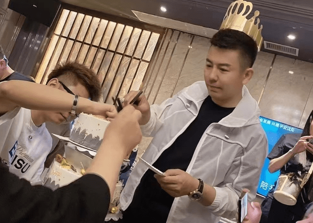 原创网红舞帝利哥暂停直播账号被平台隐藏粉丝又凉了