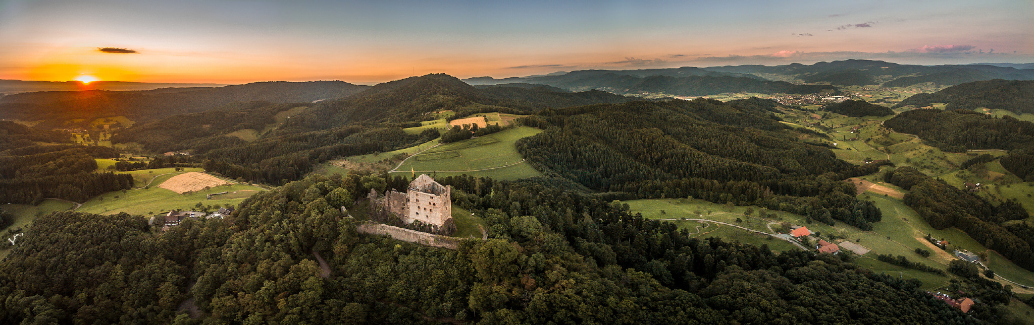 黑森林(德语:schwarzwald)是德国最大的森林山脉,位于德国西南部的
