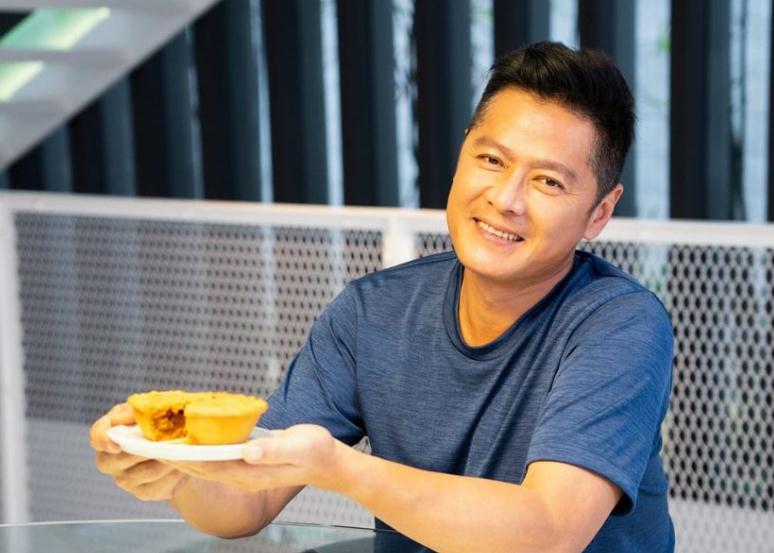新加坡一哥李南星近况,身材健硕状态好,沉迷做菜将在网上卖饼