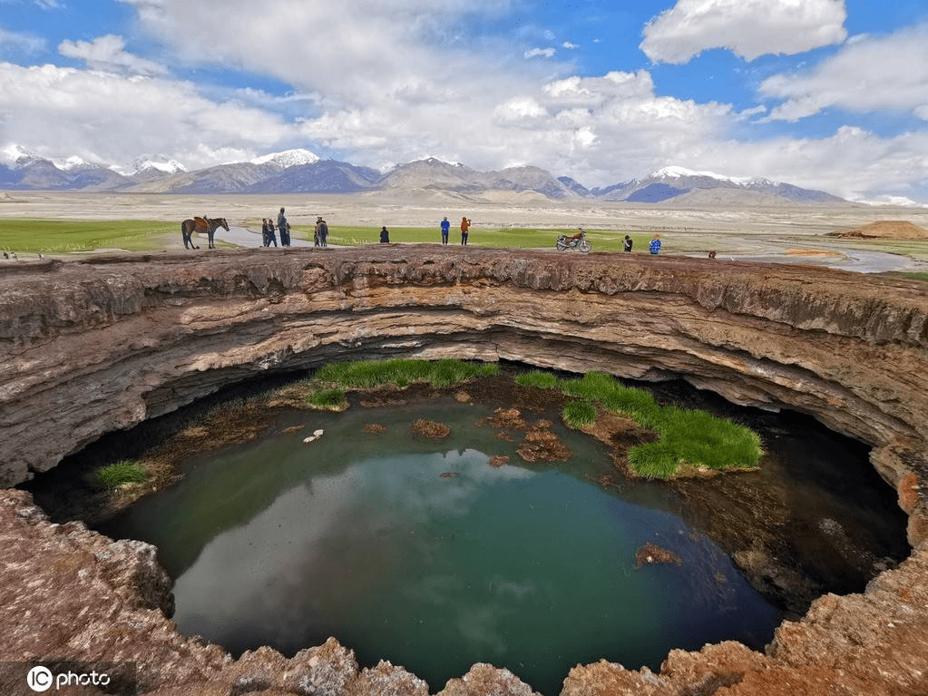 新疆木吉火山口 魔幻般的色彩蔚为壮观