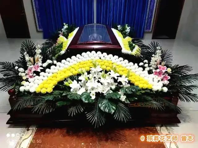 抖音里最火的殡葬花艺师曾志