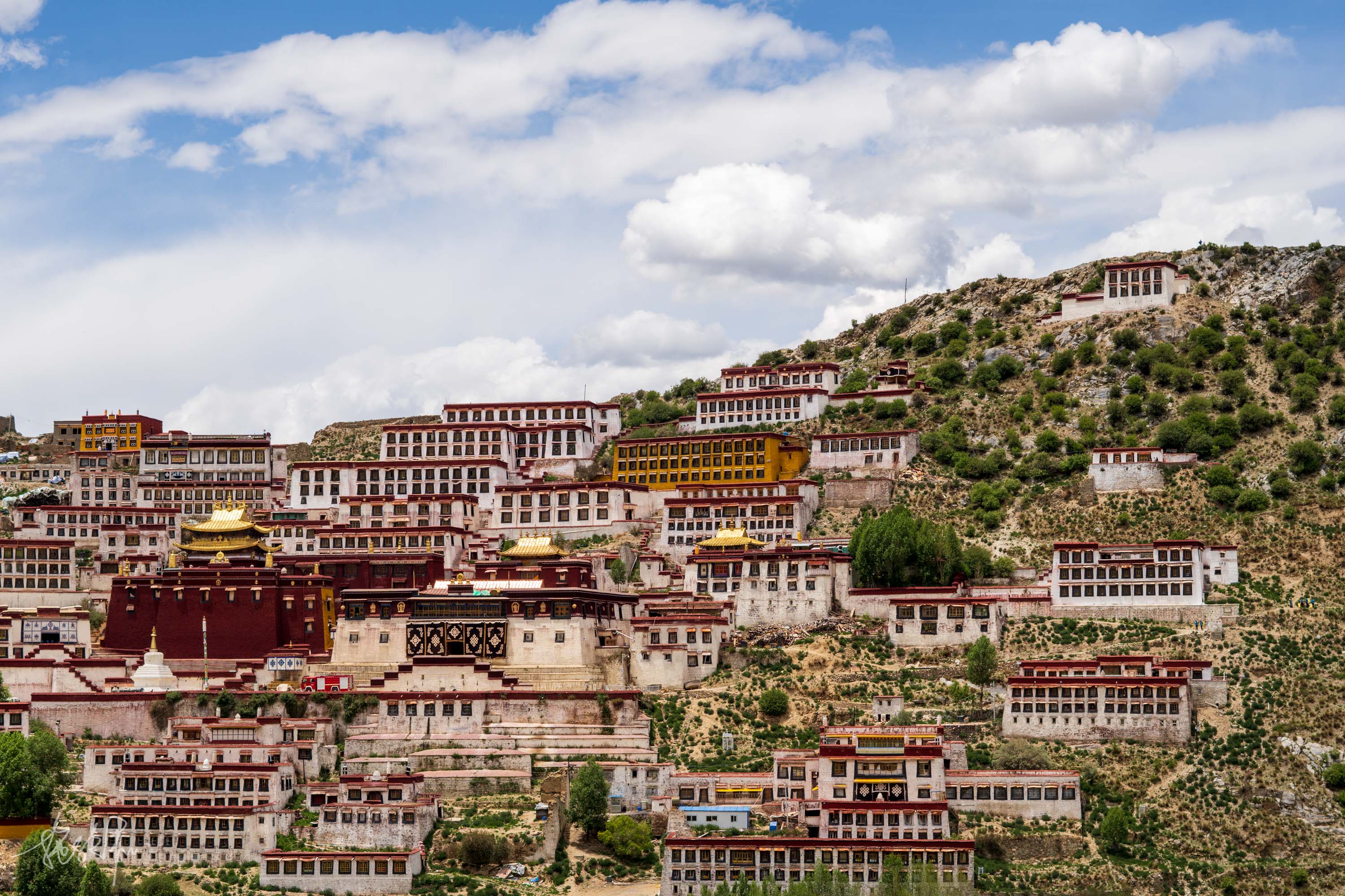拉萨甘丹寺旺波日山上的一场朝圣之旅